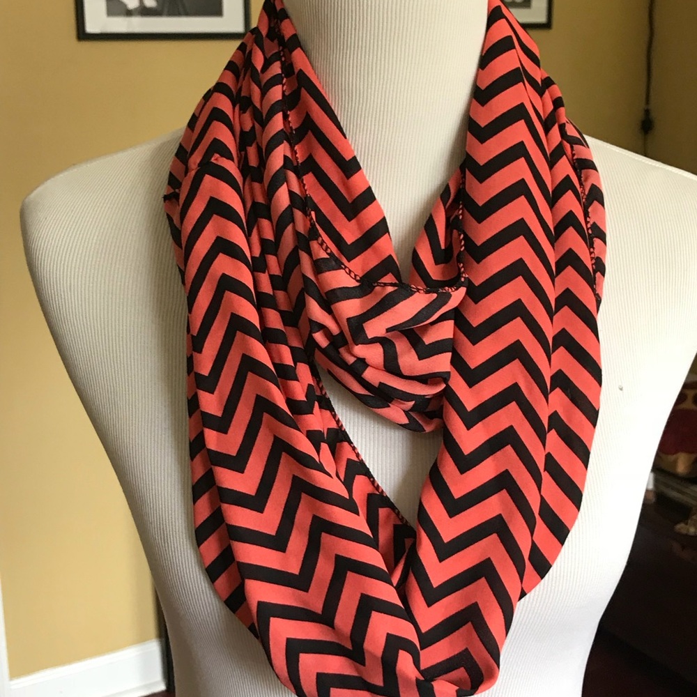 NWT lightweight chevron infinity scarf